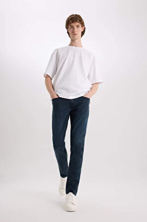 DeFacto Pedro Slim Fit Dar Kalıp Normal Bel Dar Paça Jean Pantolon R8791AZ25SPNM83