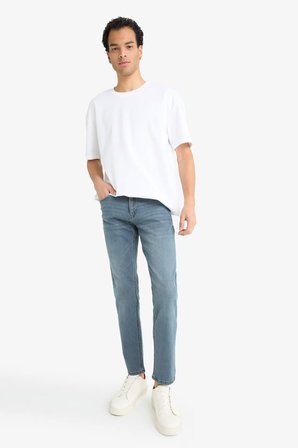 DeFacto Pedro Slim Fit Dar Kalıp Normal Bel Dar Paça Jean Pantolon F2926AX25AUNM84