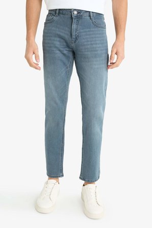 DeFacto Pedro Slim Fit Dar Kalıp Normal Bel Dar Paça Jean Pantolon F2926AX25AUNM84