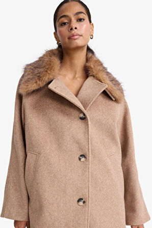 Çıkarılabilir Suni Kürk Yaka Regular Fit Düğmeli Kaşe Kaban