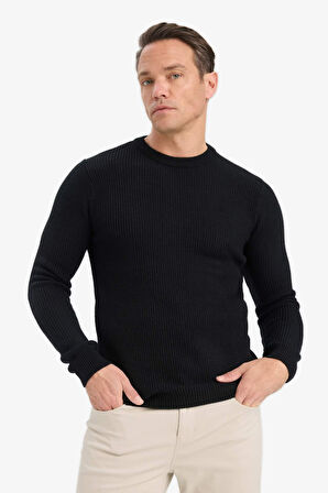 Standart Fit Normal Kesim Bisiklet Yaka Dokulu Triko Kazak