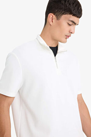 Regular Fit Dik Yaka Yarım Fermuarlı Kısa Kollu Tişört