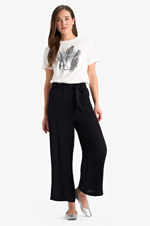 DeFacto Culotte Esnek Belli Geniş Paça Kuşaklı Krinkıl Viskon Kapri Pantolon C9565AX25SMBK81