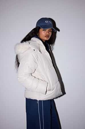 Rüzgar Geçirmez Regular Fit Kapüşonlu Mont