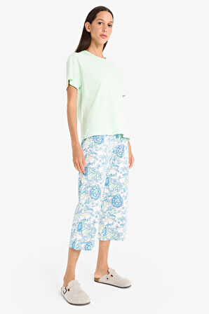Regular Fit Kısa Kollu Pijama Üstü Esnek Belli Desenli Kapri Pijama Altı-Fall in Love
