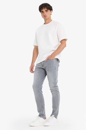 DeFacto Pedro Slim Fit Dar Kalıp Normal Bel Dar Paça Jean Pantolon D0027AX25AUNM55