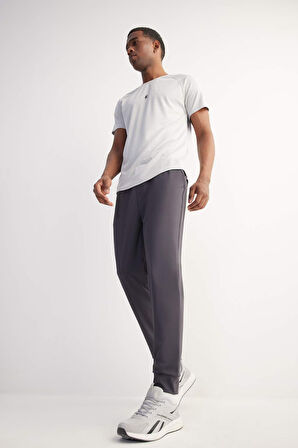 DeFactoFit Slim Fit Dar Kesim Standart Paça Multifonksiyonel Ultrastrech Sporcu Jogger Eşofman Altı D7240AX25SPIN245