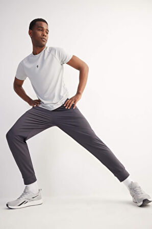 DeFactoFit Slim Fit Dar Kesim Standart Paça Multifonksiyonel Ultrastrech Sporcu Jogger Eşofman Altı D7240AX25SPIN245