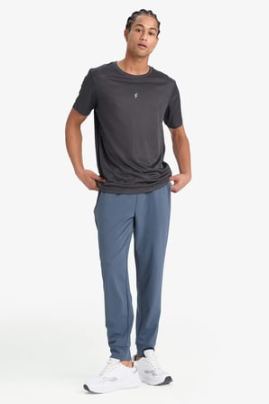 DeFactoFit Slim Fit Dar Kesim Standart Paça Multifonksiyonel Ultrastrech Sporcu Jogger Eşofman Altı D7240AX25SPIN245