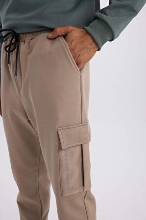 DeFactoFit Sporcu Jogger Eşofman Altı Standart Fit Üç Cepli Beli Bağcıklı Lastikli Paça D3741AX24WNBG73