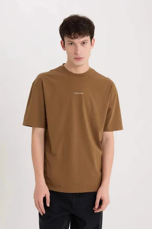 Defacto E1487 Kahve Boxy Fit Bisiklet Yaka Sırt Baskılı Kısa Kollu Tişört