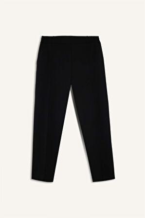 DeFacto Krep Pantolon Carrot Fit Basic Düz Beli Lastikli Dar Paça Cepli D5950AX24WNBK81