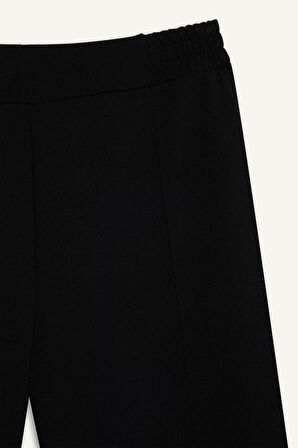 DeFacto Krep Pantolon Carrot Fit Basic Düz Beli Lastikli Dar Paça Cepli D5950AX24WNBK81