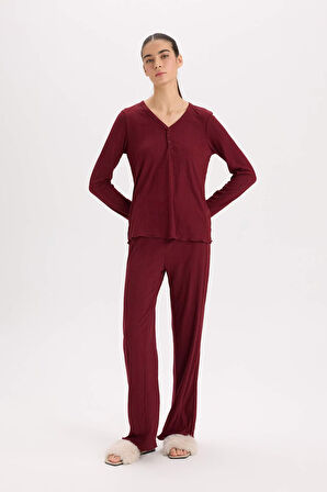 DeFacto Fall in Love Pijama Takımı V Yaka Düğmeli Ribana Uzun Kollu Üst Beli Lastikli Geniş Paça Alt D2273AX24WNBR248