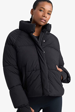 DeFactoFit 	Rüzgar Geçirmez Su Geçirmez 	 Regular Fit Su Geçirmez Mont