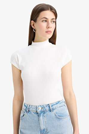 DeFacto Slim Fit Dar Kesim Yarım Balıkçı Yaka Basic Düz Fitilli Kaşkorse Kısa Kollu Tişört F0365AX25SPER105