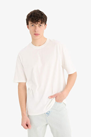 DeFacto %100 Pamuk Oversize Geniş Kalıp Bisiklet Yaka Basic Düz Kısa Kollu Beyaz Tişört T7037AZ25SMWT32