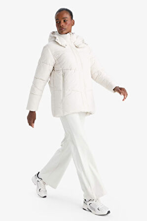 DeFactoFit 	Rüzgar Geçirmez Su Geçirmez 	 Regular Fit Kapüşonlu Polar Astarlı Fermuarlı Su Geçirmez Mont