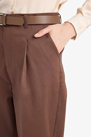 DeFacto 	Carrot Fit Kemerli Klasik Pantolon Yüksek Bel Dar Paça Piliseli Basic Düz Kısa Paça D4282AX25SMBN254