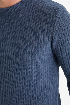 Standart Fit Bisiklet Yaka Basic Dokulu Triko Kazak