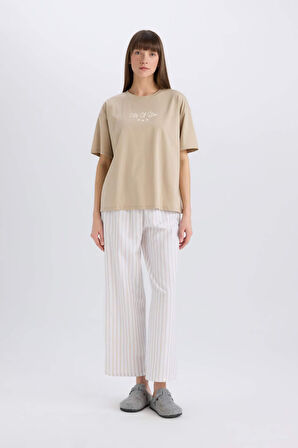 DeFacto Pijama Takımı Regular Fit Bisiklet Yaka Baskılı Kısa Kollu Üst Çizgili Uzun Altı-Fall in Love E3483AX25SPBG186