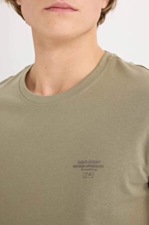 DeFacto %100 Pamuk Slim Fit Dar Kesim Bisiklet Yaka Baskılı Kısa Kollu Tişört D5567AX25SPKH465