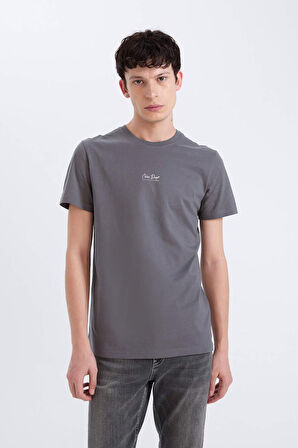DeFacto %100 Pamuk Slim Fit Dar Kesim Bisiklet Yaka Baskılı Kısa Kollu Tişört D5565AX25SPAR58