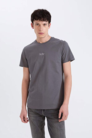 DeFacto %100 Pamuk Slim Fit Dar Kesim Bisiklet Yaka Baskılı Kısa Kollu Tişört D5565AX25SPAR58