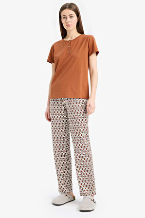 DeFacto Pijama Takımı Kısa Kollu Pijama Üstü Esnek Belli Pijama Altı-Fall in Love E0276AX25SPBN125