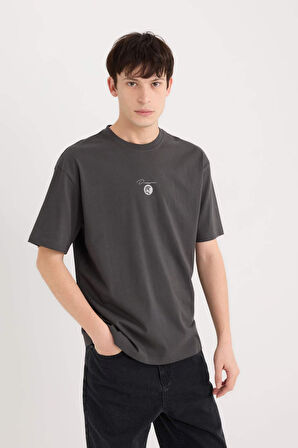 DeFacto %100 Pamuk Boxy Fit Bisiklet Yaka Sırt Baskılı Kısa Kollu Tişört E1485AX25SPAR221