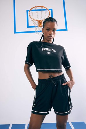 DeFacto %100 Pamuk NBA Brooklyn Nets Cropped Fıt Tişört B9953AX25SMBK81