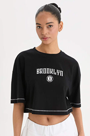 DeFactoFit NBA Brooklyn Nets Cropped Fit Bisiklet Yaka Kısa Kollu Tişört B9953AX25SMBK81
