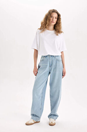 Defacto V4136 Beyaz Oversize Geniş Kalıp Basic Düz Bisiklet Yaka Kısa Kollu Beyaz Tişört