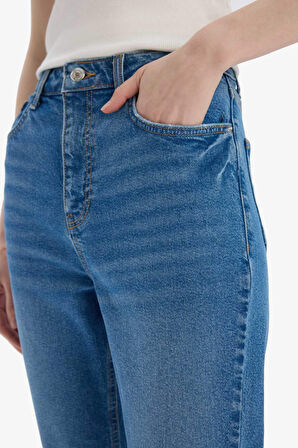 DeFacto Mary Vintage Straight Fit Yüksek Bel Düz Paça Jean Pantolon D7980AX25SPNM28