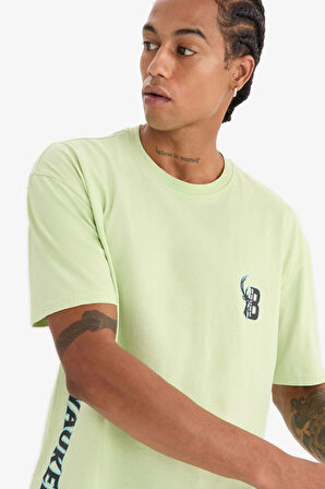 DeFactoFit NBA Milwaukee Bucks Oversize Geniş Kalıp Bisiklet Yaka Sırt Baskılı Kısa Kollu Tişört E0134AX25SPGN716