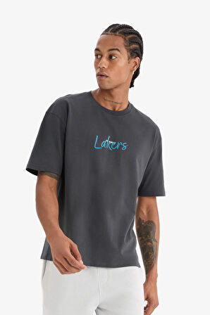 DeFactoFit NBA Los Angeles Lakers Boxy Fit Bisiklet Yaka Sırt Baskılı Kısa Kollu Tişört E0133AX25SPAR231