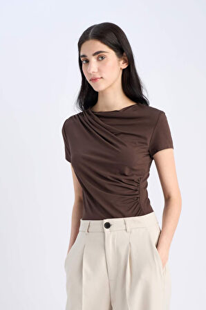 Slim Fit Dar Kesim Kayık Yaka Soft Touch Kısa Kollu Tişört