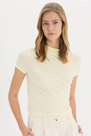 Slim Fit Dar Kesim Kayık Yaka Kısa Kollu Tişört