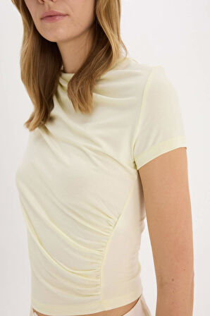 Slim Fit Dar Kesim Kayık Yaka Kısa Kollu Tişört