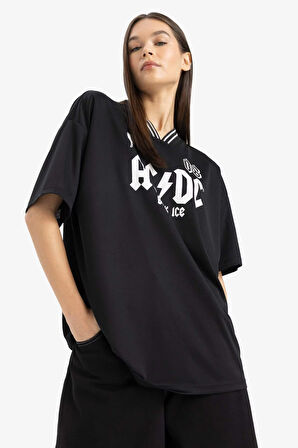 DeFacto Coool AC/DC Oversize Geniş Kalıp V Yaka Sırt Baskılı Kısa Kollu Tişört E6137AX25SMBK81