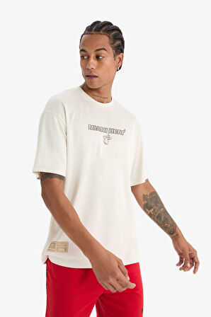 DeFactoFit NBA Miami Heat Boxy Fit Bisiklet Yaka Sırt Baskılı Kısa Kollu Tişört E0359AX25SPBG662
