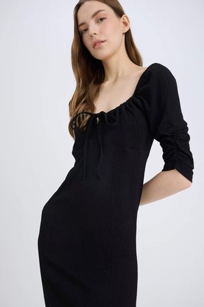 DeFacto Bodycon Vücudu Saran Kare Yaka Yırtmaçlı Basıc Bürümcük Yarım Kol Siyah Midi Elbise E0885AX25SPBK81