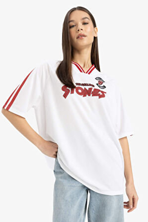 DeFacto Rolling Stones Oversize Geniş Kalıp V Yaka Sırt Baskılı Kısa Kollu Tişört E6139AX25SMWT34