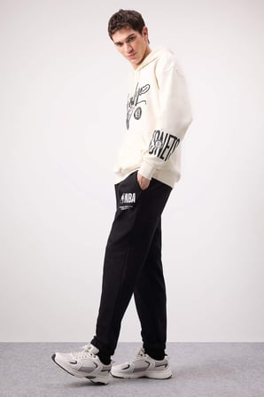 DeFactoFit NBA Wordmark Kalın Jogger Eşofman Altı Standart Fit Cepli Lastikli Paça D6576AX25SPBK81