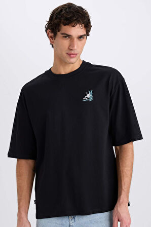 DeFacto %100 Pamuk Loose Fit Bisiklet Yaka Sırt Baskılı Kısa Kollu Tişört D7358AX25SPBK81