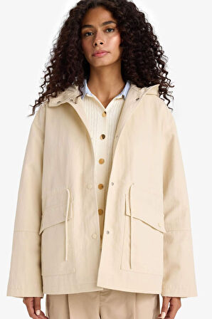 Regular Fit Kapüşonlu Çıtçıtlı Cepli Yağmurluk