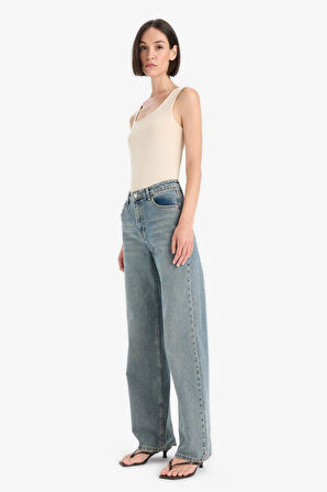 Slim Fit Dar Kesim Basic Düz Kare Yaka Atlet