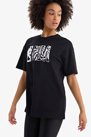 DeFactoFit NBA Wordmark Oversize Geniş Kalıp Bisiklet Yaka Kısa Kollu Tişört B3961AX25SPBK81