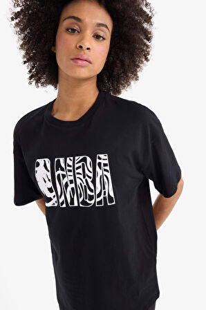 DeFactoFit NBA Wordmark Oversize Geniş Kalıp Bisiklet Yaka Kısa Kollu Tişört B3961AX25SPBK81
