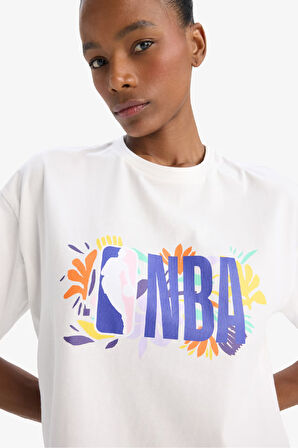 DeFactoFit NBA Wordmark Oversize Geniş Kalıp Bisiklet Yaka Kısa Kollu Tişört A1328AX25SMER105